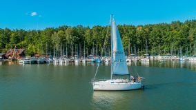 Sezon 2026 zaczyna się Pod Dębem - zarezerwuj jacht
