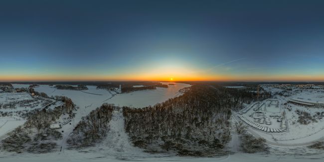 Zimowy Zachód słońca nad jeziorem Nidzkim