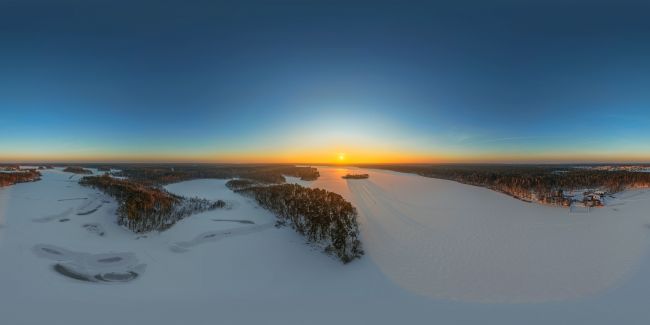 Jezioro Nidzkie w okowach zimy
